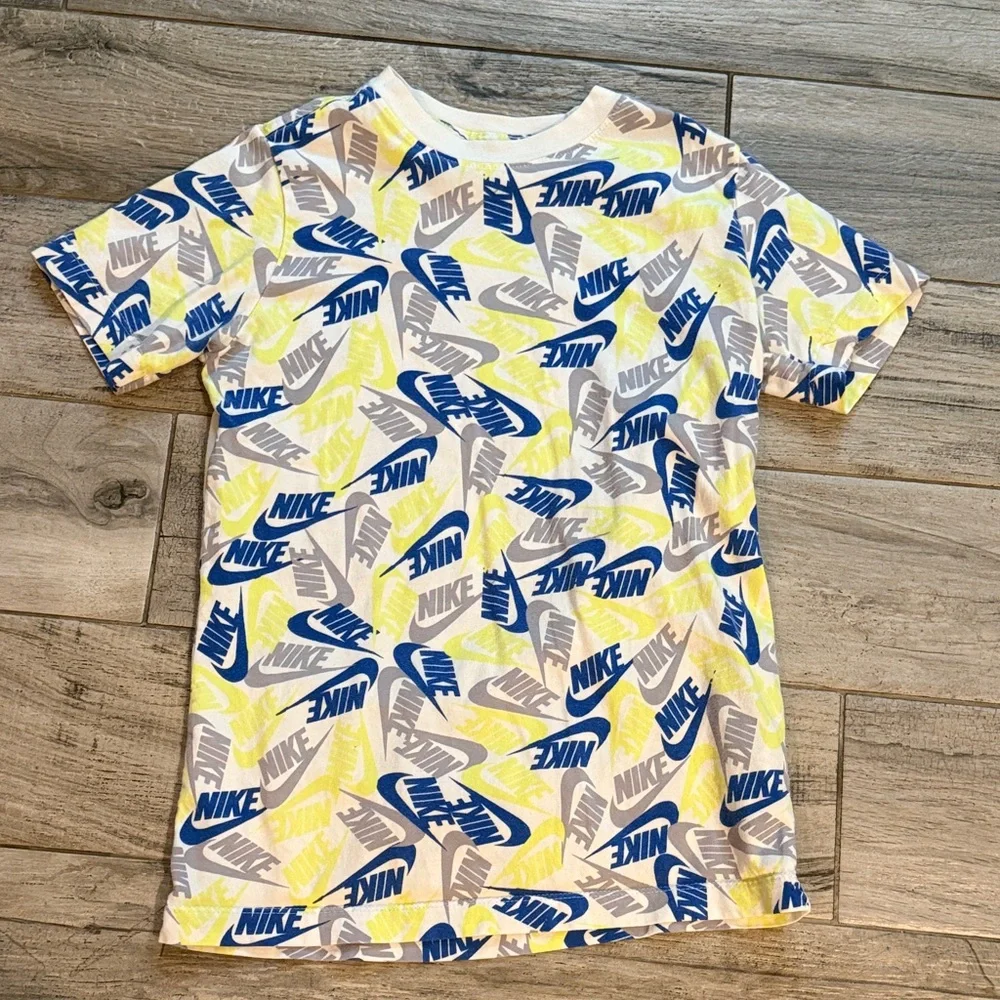 EUC Nike Kids Graphic Tee, sz L